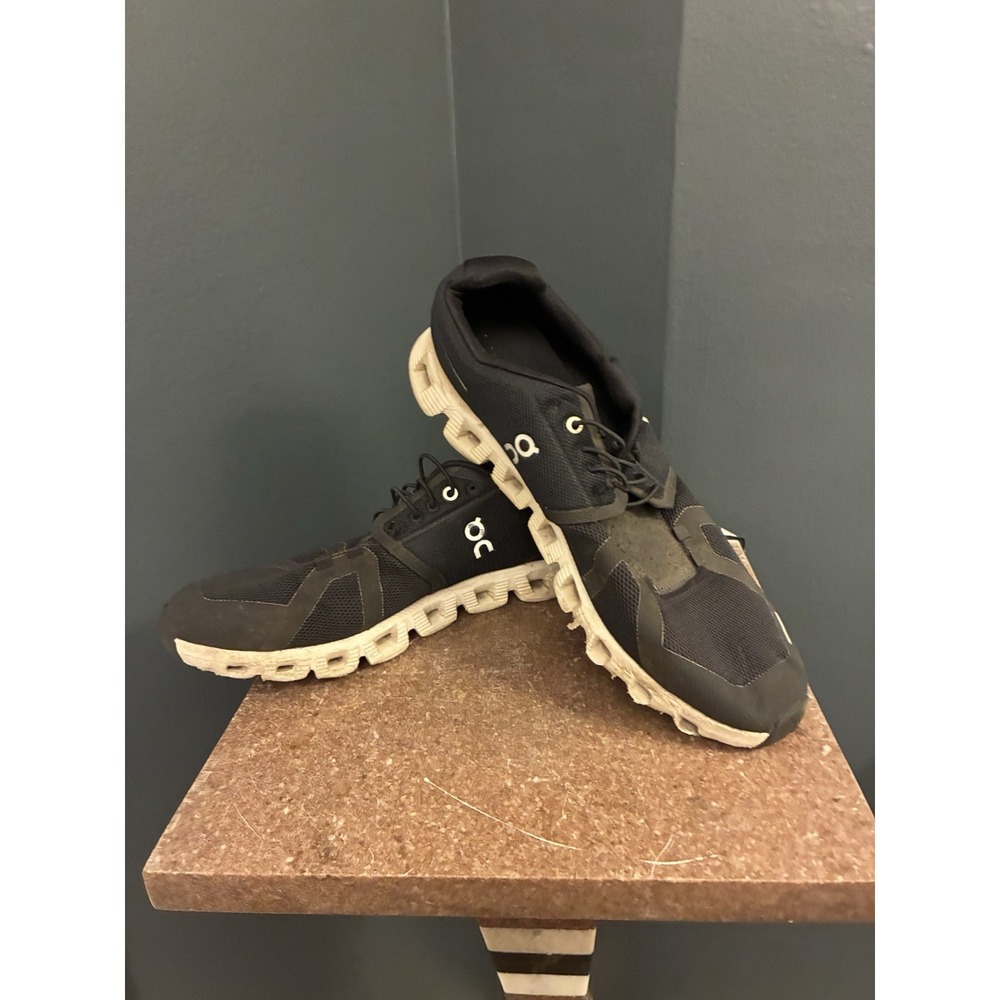 On Cloud 5 Men's / Women's Running Shoes Size M 10.5 Black White Sneakers